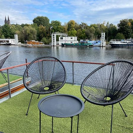 Houseboat Ginger Prague Hotel Exterior photo