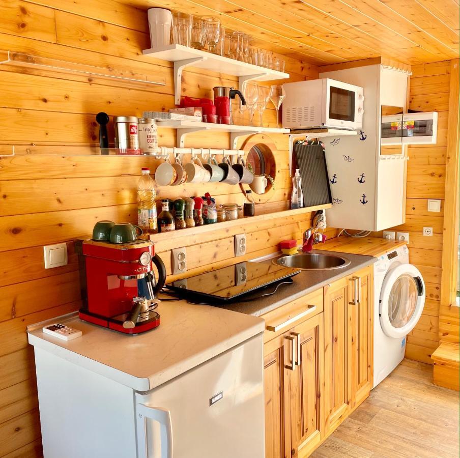 Houseboat Ginger Prague Hotel Exterior photo